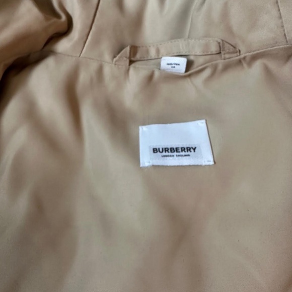 Burberry Raincoat - Picture 4 of 4